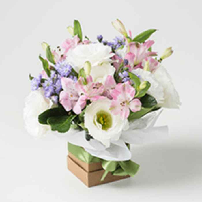 Arranjo de Flores do Campo em Tons Suaves
